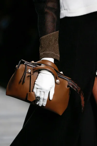 Look 60